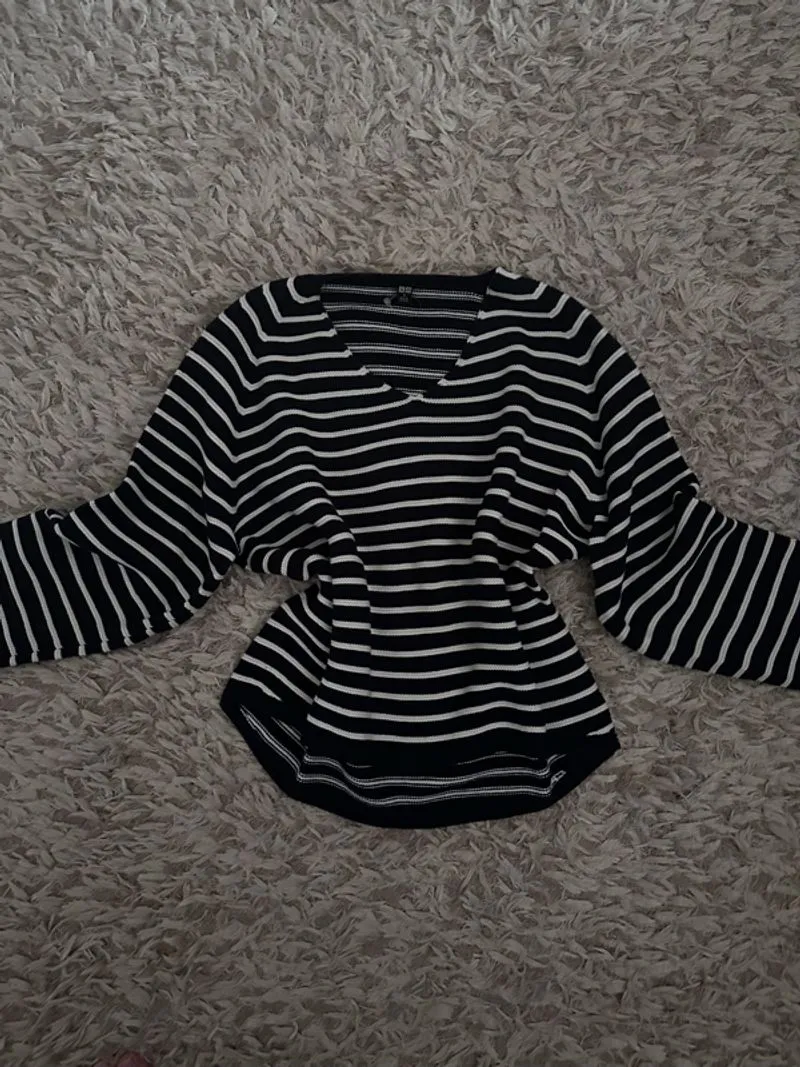 uniqlo top photo 1