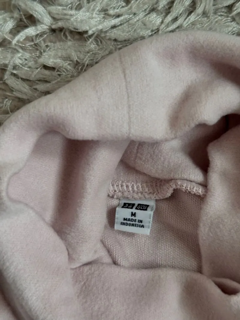 uniqlo turtle neck pink photo 1