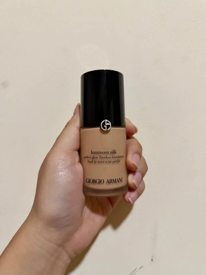 Giorgio Armani luminous silk foundation photo 1