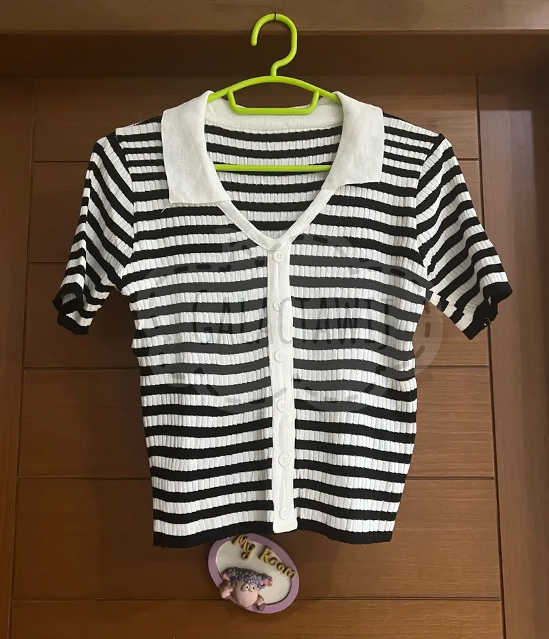 Crop top Wanita white black photo 1