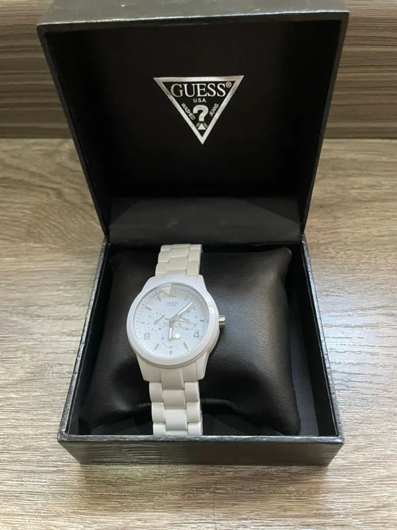 Jam Tangan Wanita Putih Guess photo 1