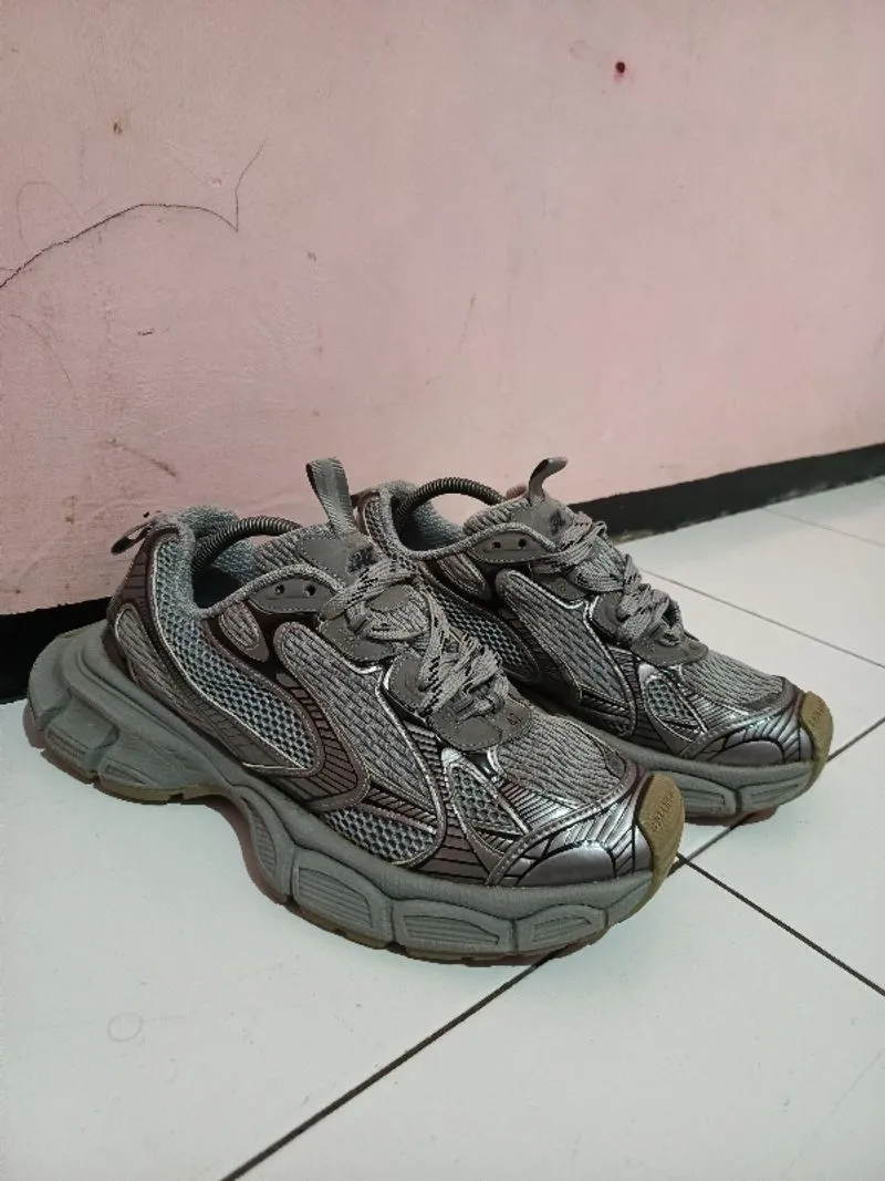 Balenciaga 3XL Sneakers worn out grey photo 1