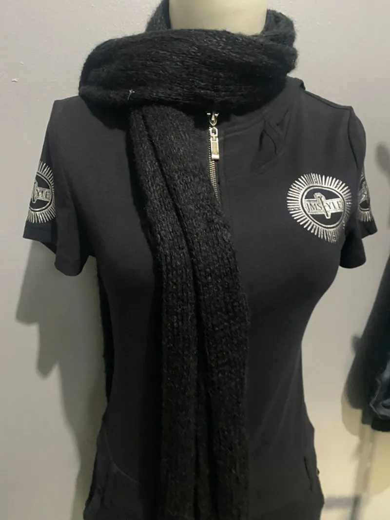 scarfblack photo 1