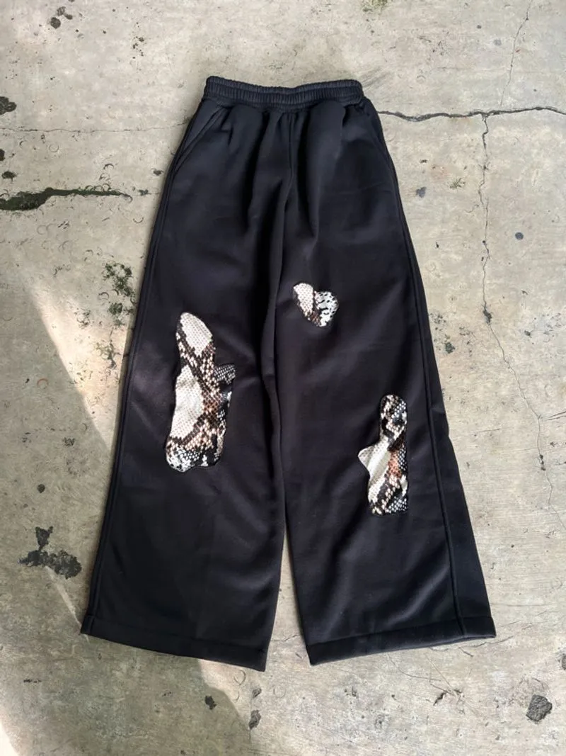 Baggy Sweats Snake photo 1