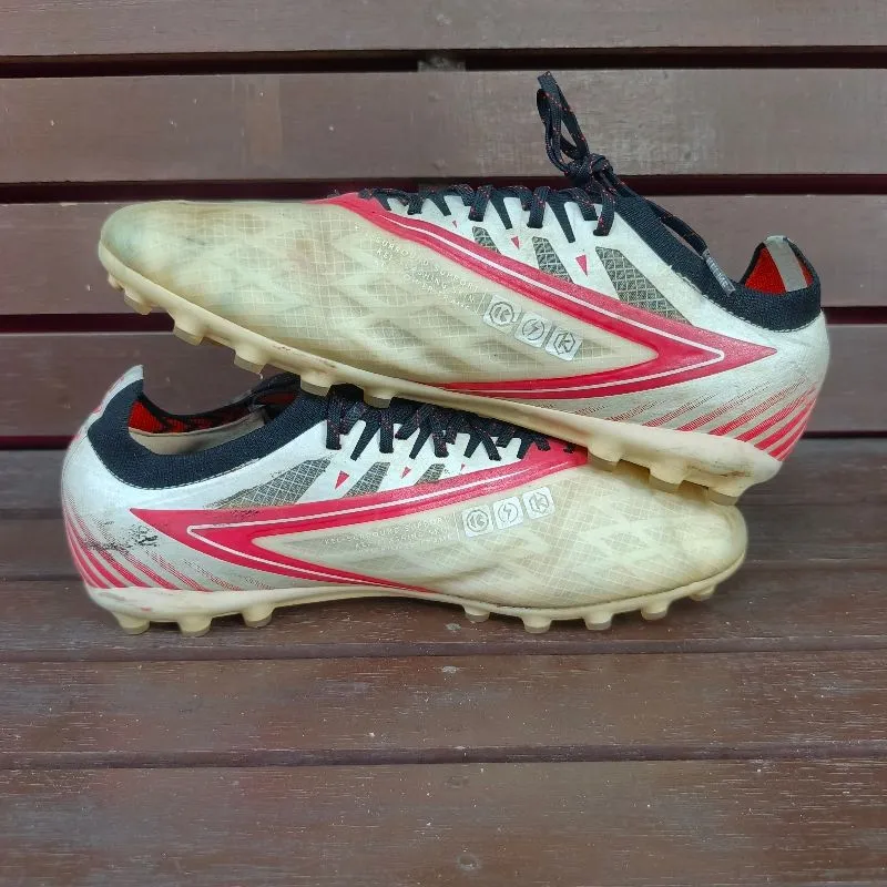 Sepatu Bola 40 (25 cm) Kelme Momentum Elite MG photo 1