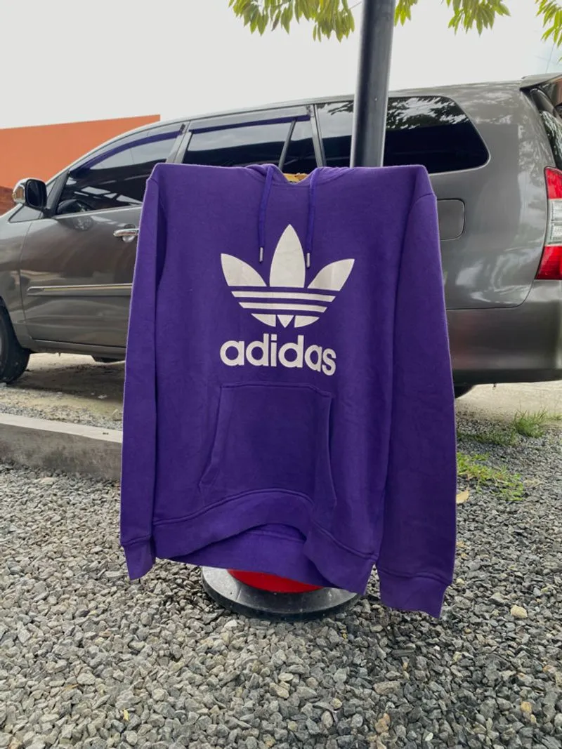 Adidas treefoil photo 1