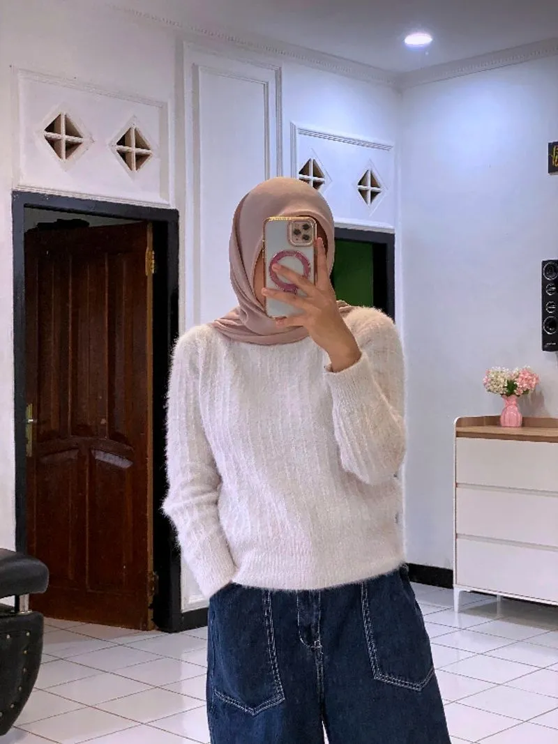 Sweter crop rajut import  photo 1