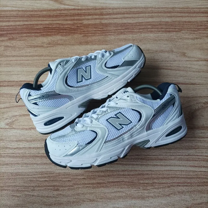 New Balance Streetwear Sportswear Sneakers Pria silver white navy photo 1