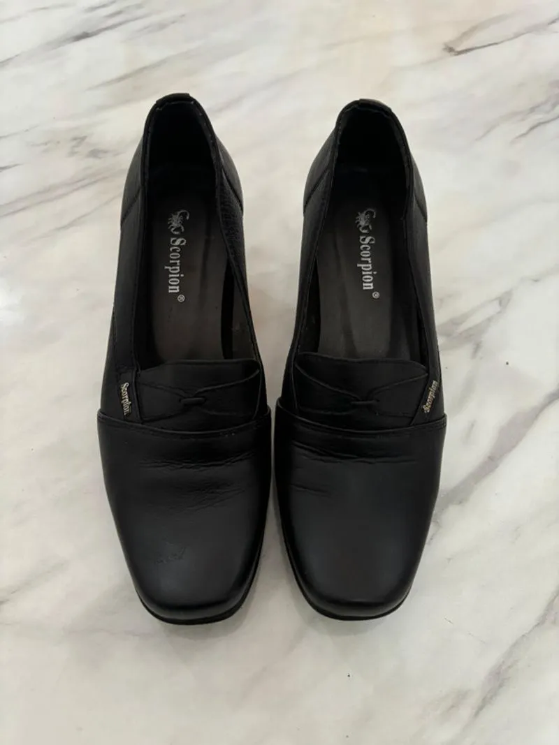 Scorpion slip on block heel pumps black photo 1