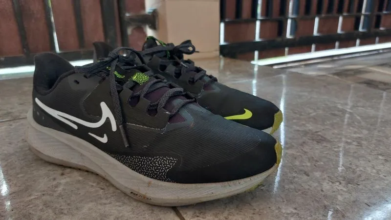 Sepatu Nike shield pegasus trail size 42 photo 1