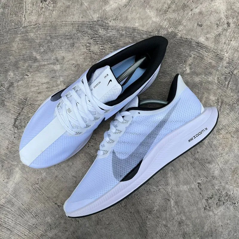 Nike Sportswear Sneakers Pria white black photo 1
