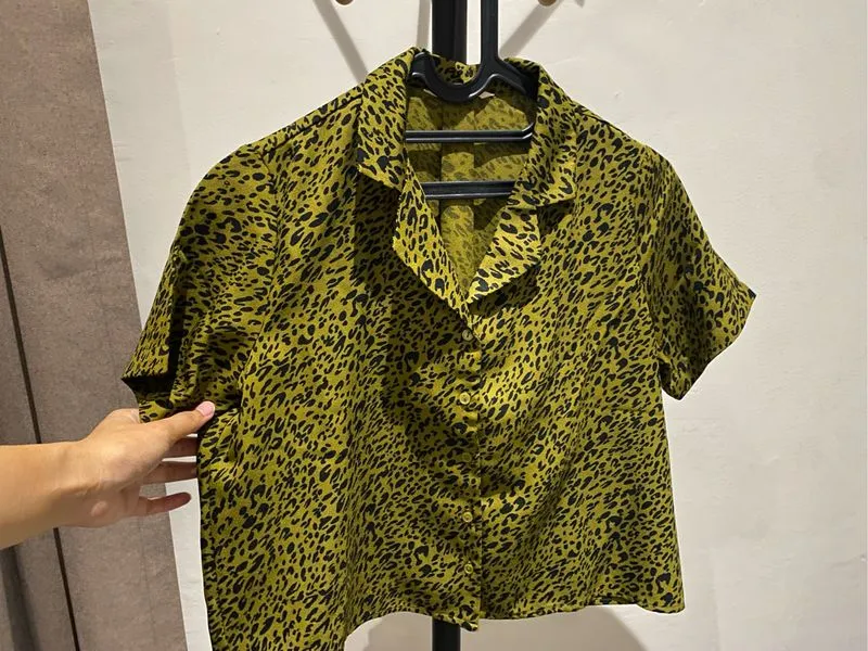 Kemeja Leopard Pattern photo 1
