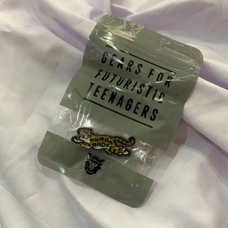 Human made tiger pin photo 1