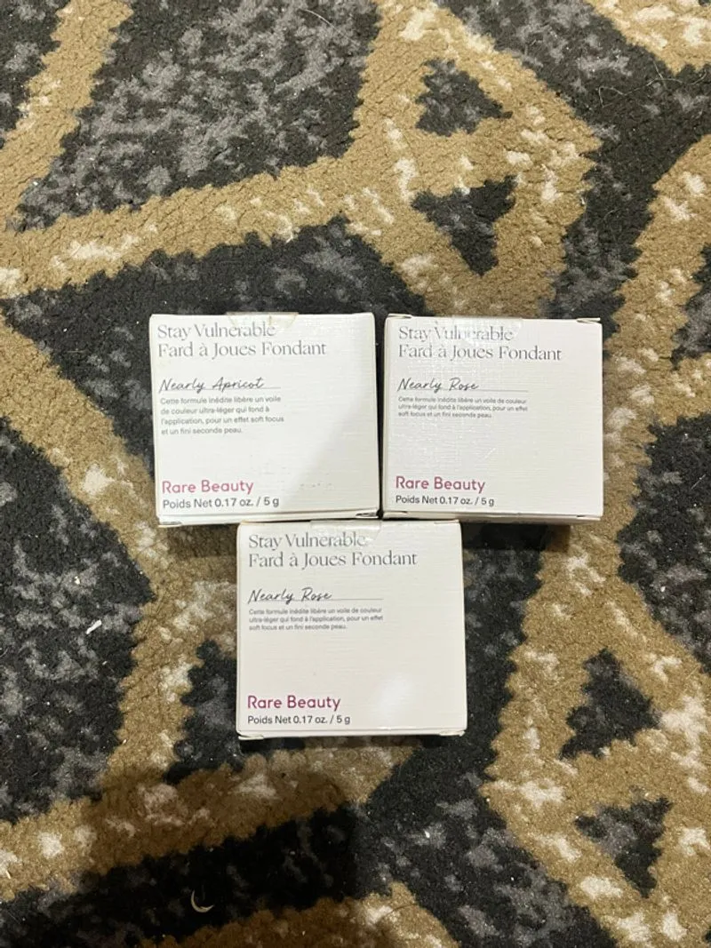 Rare beauty stay vulnerable melting cream blush photo 1