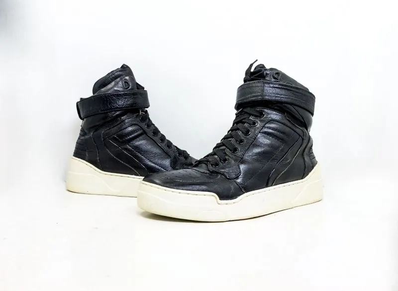 GIVENCHY Paris 'Tyson' High top sneakers photo 1