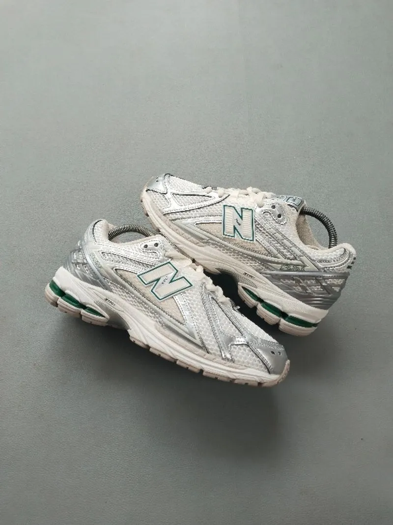 new balance 1906 photo 1