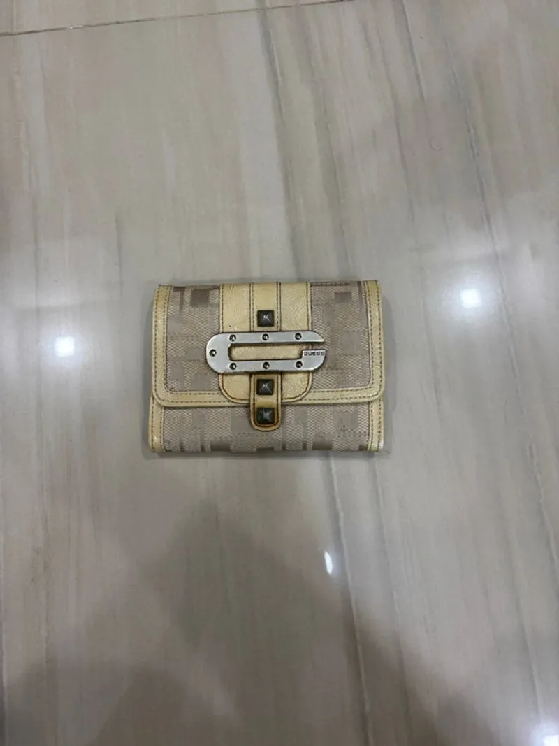 Vinatge Guess Wallet photo 1