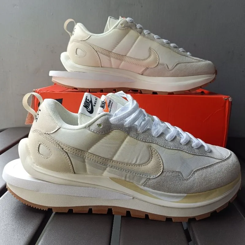 Sepatu olahraga sepatu lari sneakers Nike Sacai WhiteGrey 43 photo 1