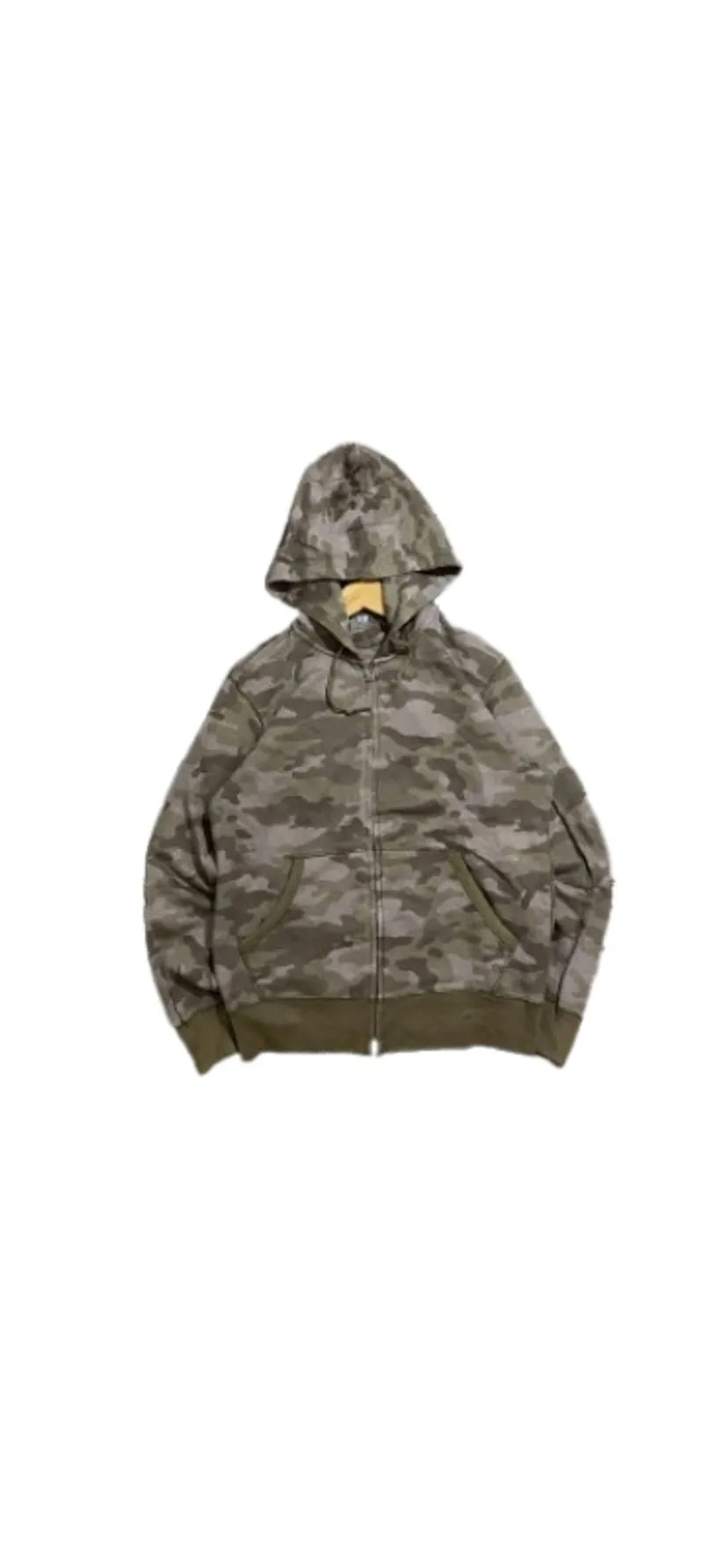 Uniqlo camo photo 1
