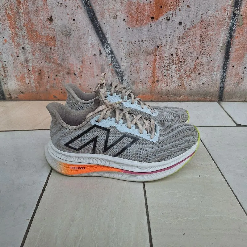 Preloved - New Balance FuelCell SuperComp V2 Trainer Running photo 1