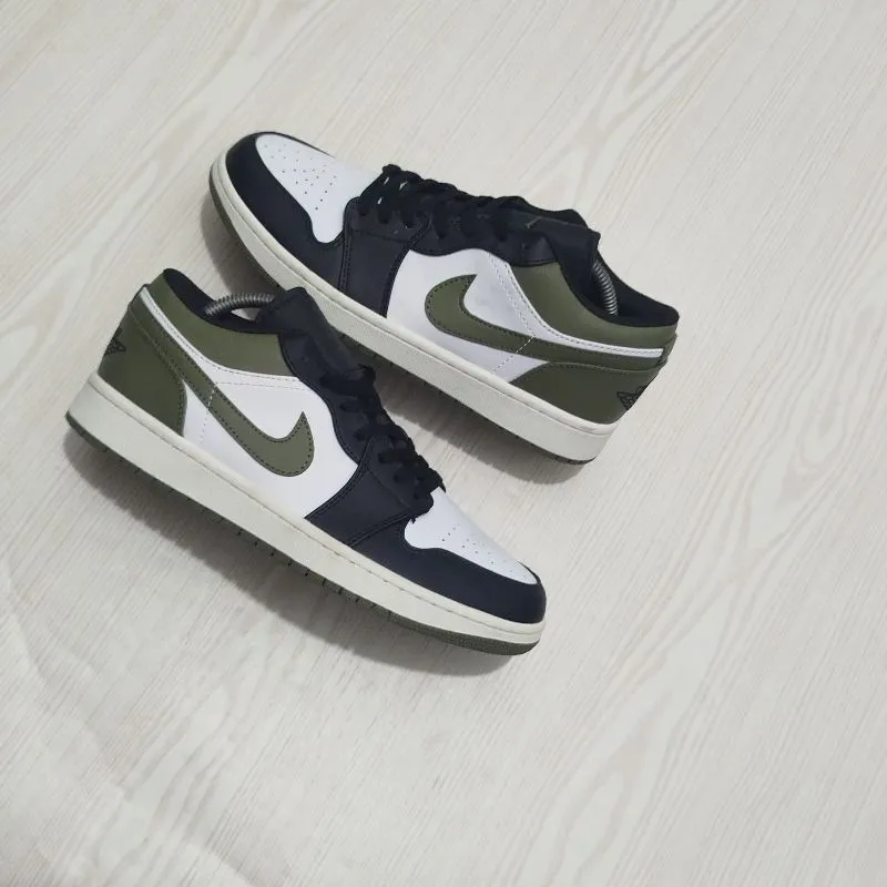 Nike Air Jordan photo 1