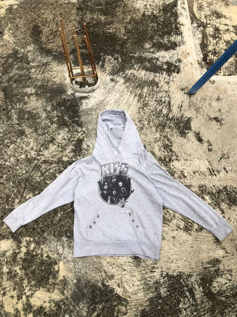 Hoodie kiss tag official 2011 photo 1