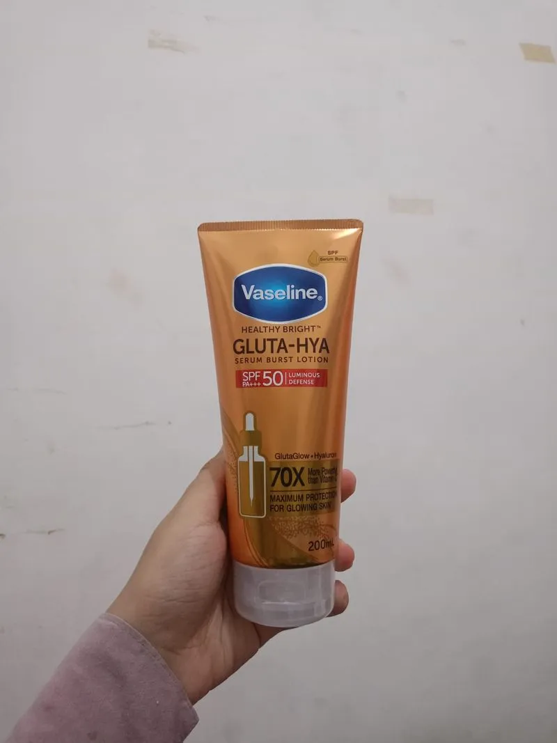 Vaseline Gluta-Hya SPF 50++ 200ml photo 1