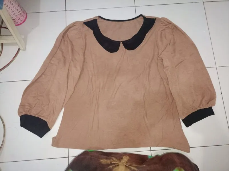 Casual Brown Blouse with Black Peter Pan Collar and 3/4 leng photo 1