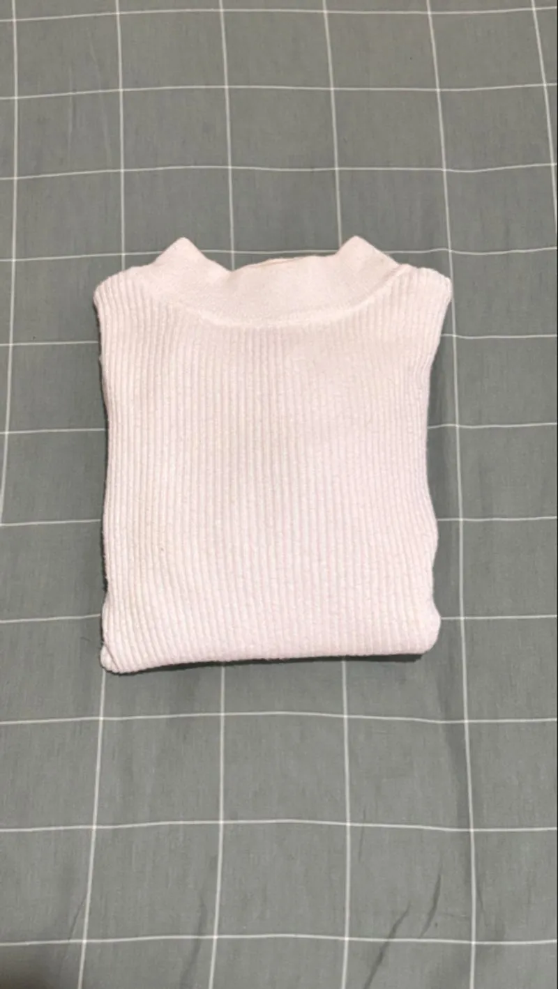 Off Shoulder Putih Lidi-Lidi Turtle Neck Lengan Balon photo 1
