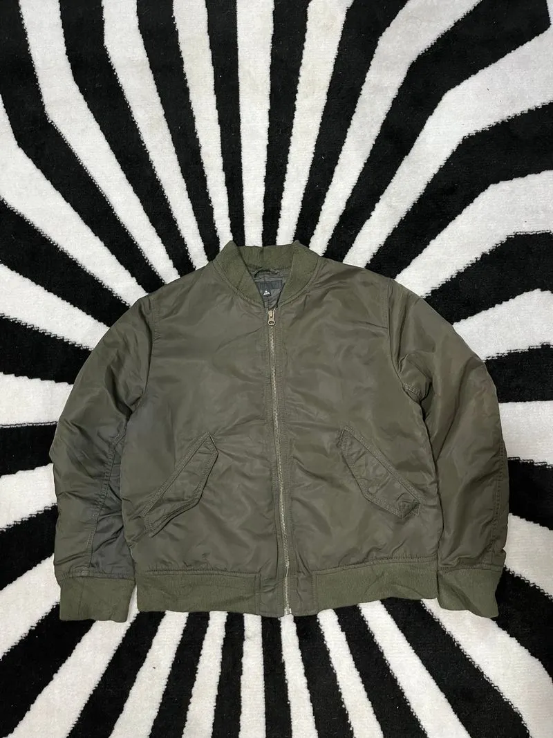 Uniqlo Streetwear Casual Bomber jacket Pria green photo 1