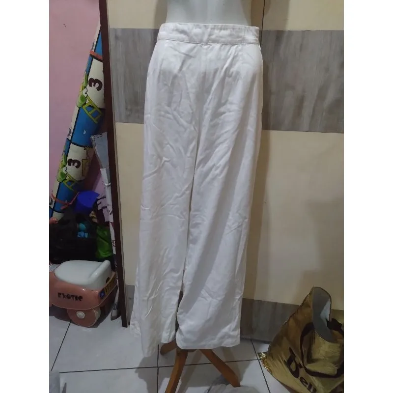 P257 Celana panjang broken white 
Resleting samping 
Minus k photo 1
