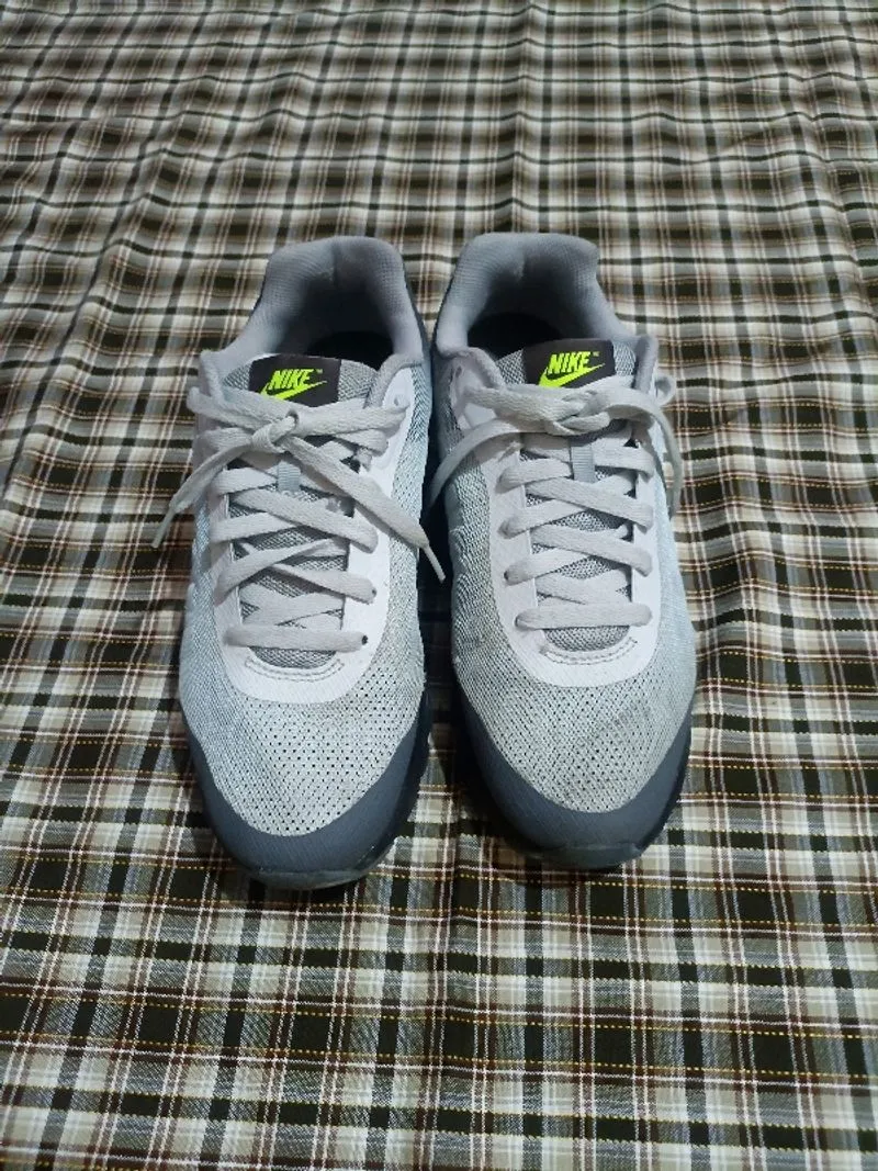 NIKE AIR MAX INVIGOR NEON photo 1