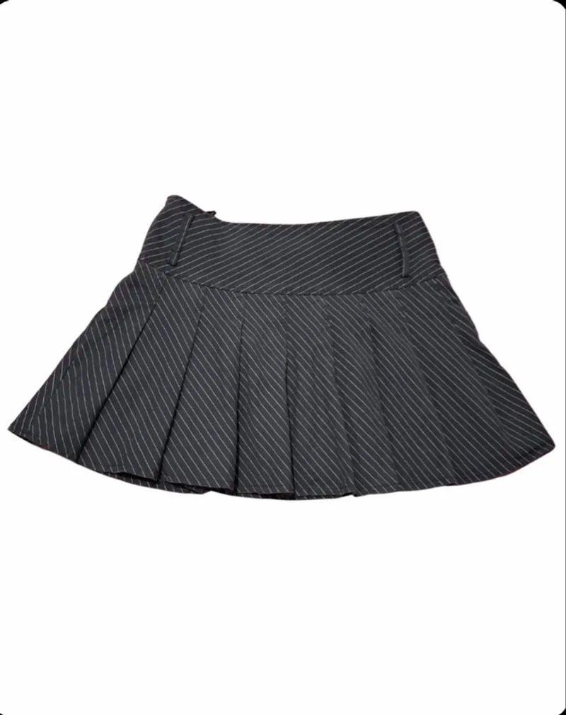 Thrift - black striped pleated skirt photo 1