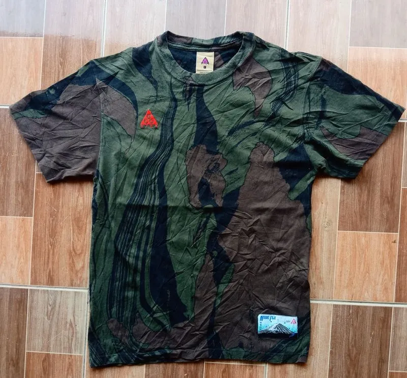 Nike ACG Casual T-shirt Pria green black photo 1