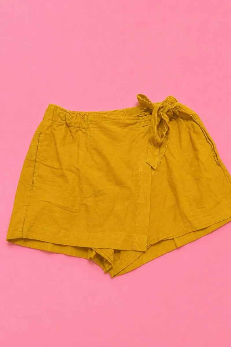 Celana Pendek Mustard Wrap Skort photo 1