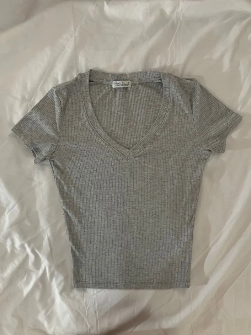 grey ribbed v neck slim fitted top photo 1