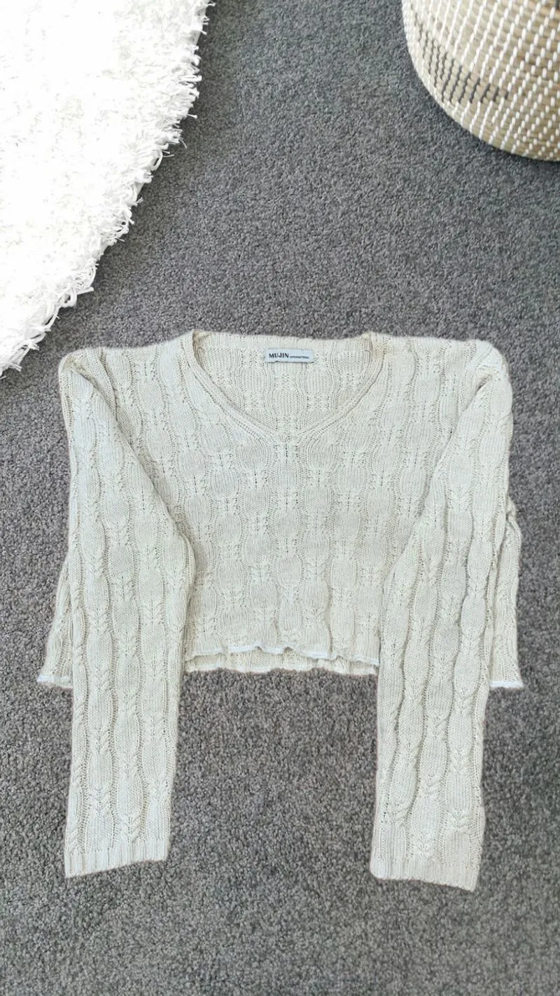 Sweater rajut crop warna krem lembut  photo 1