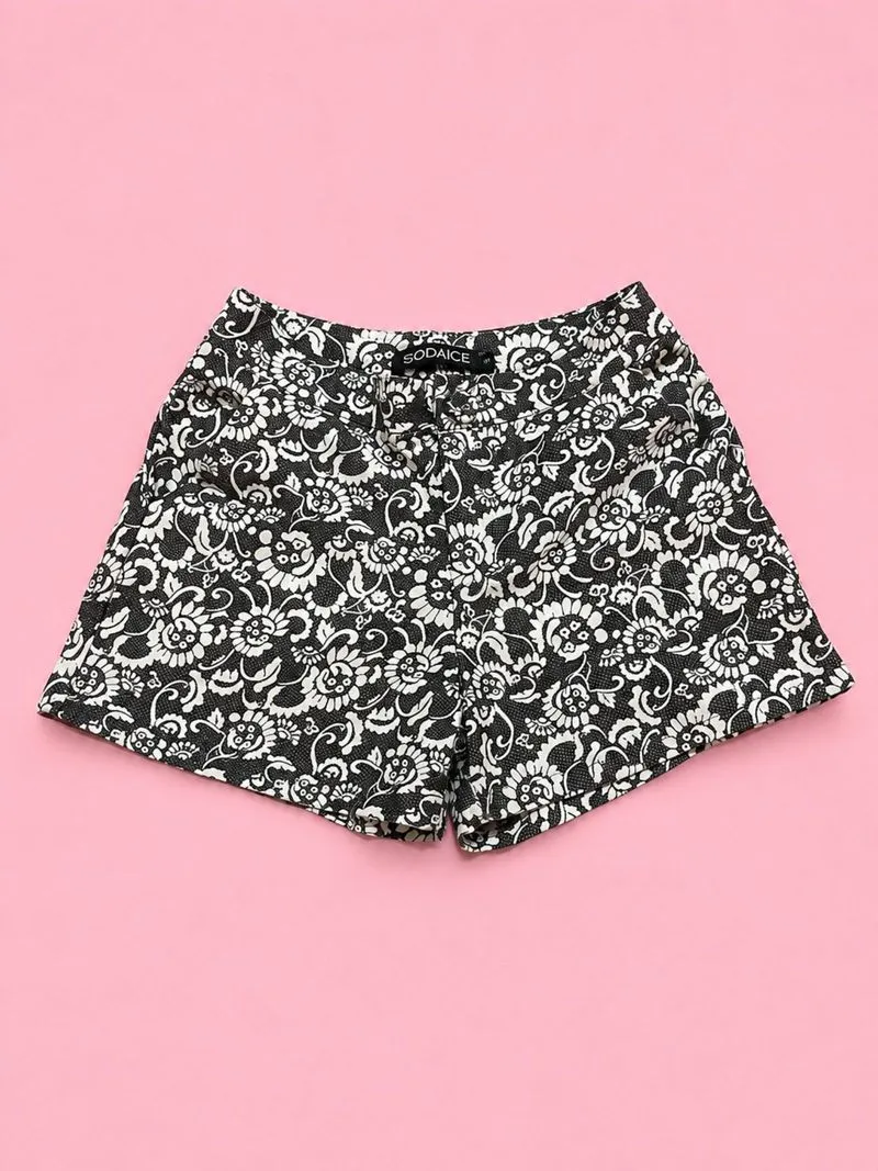 Celana Pendek Sodaice Black White Floral Pattern Short photo 1