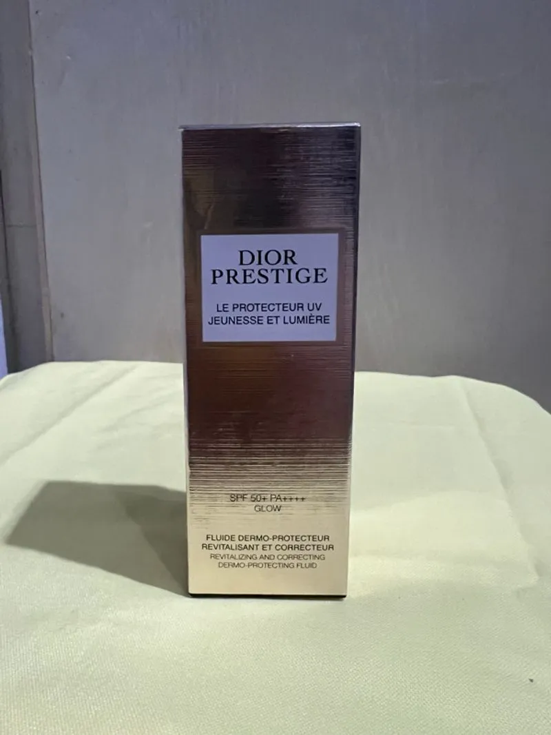 DIOR PRESTIGE LE PROTECTEUR UV Jeunesse et Lumiere SPF 50+ photo 1