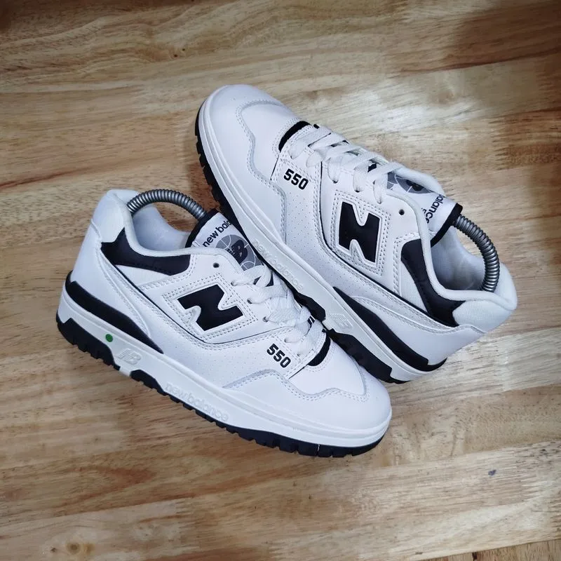 New Balance Casual Sneakers Pria white black photo 1