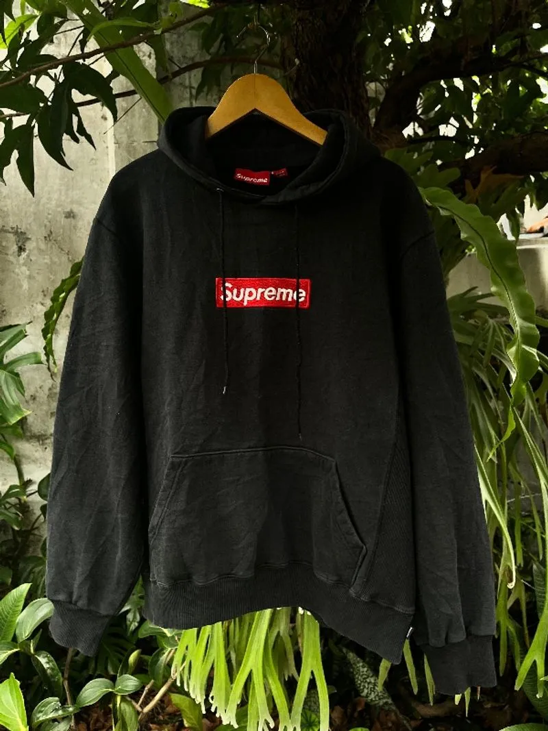 SUPREME Logo Box Hoodie photo 1