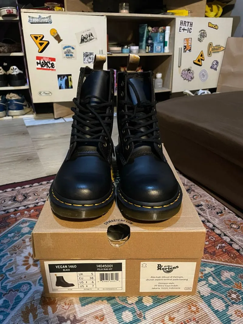 Dr. Martens Vegan 1460  photo 1