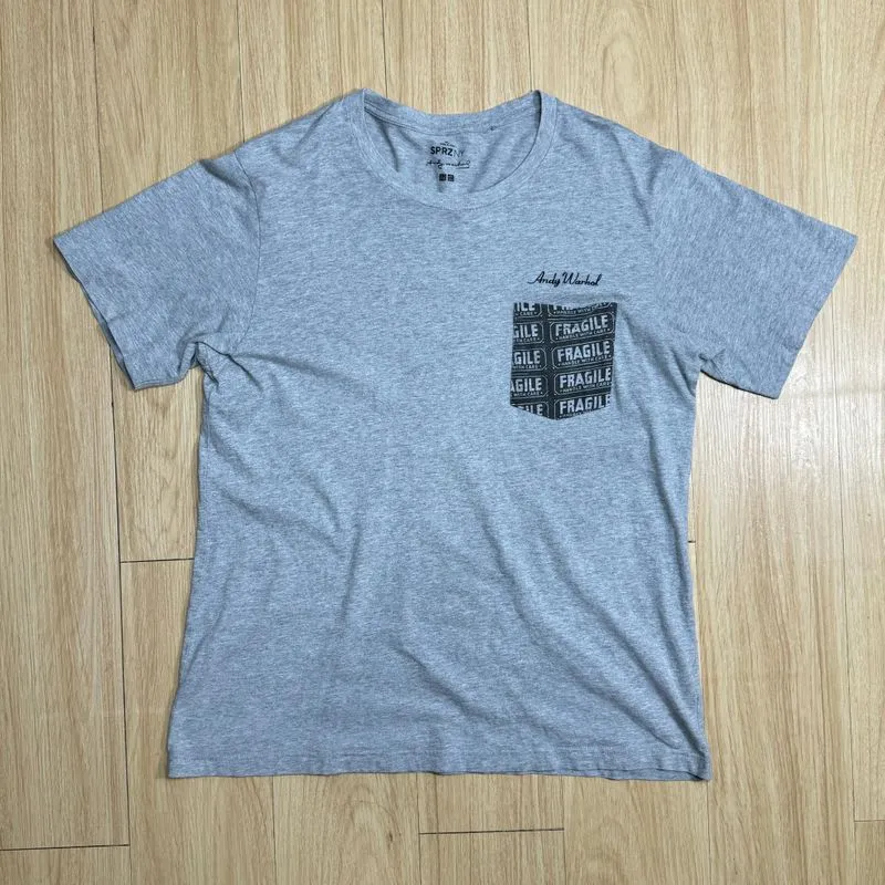 Uniqlo Vintage Streetwear T-shirt Pria gray photo 1