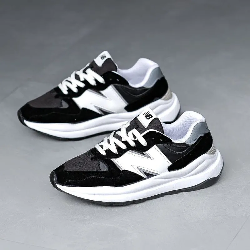 New Balance Sportswear Casual Sneakers Pria white black photo 1