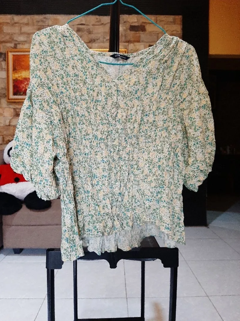 [Preloved] Blouse Bohemian Floral photo 1