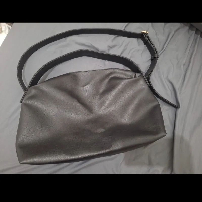 Lyan bag - AMRETA - TAS WANITA - TOTE BAG -

SHOULDER BAG  photo 1