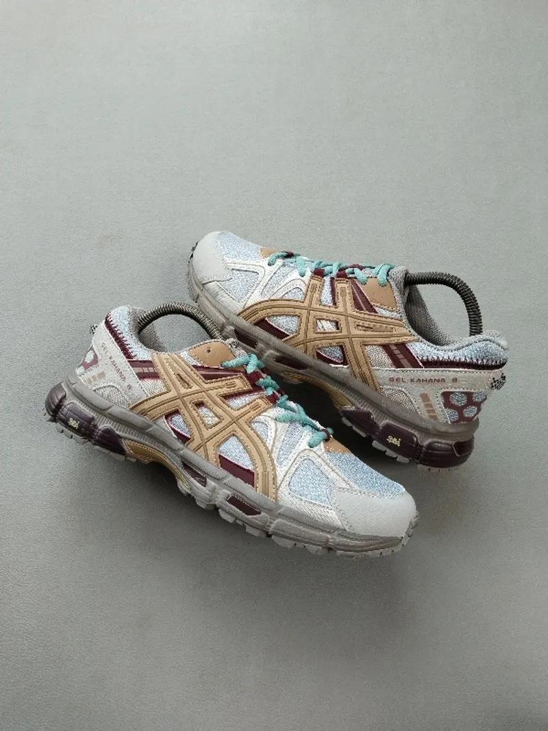 asics photo 1
