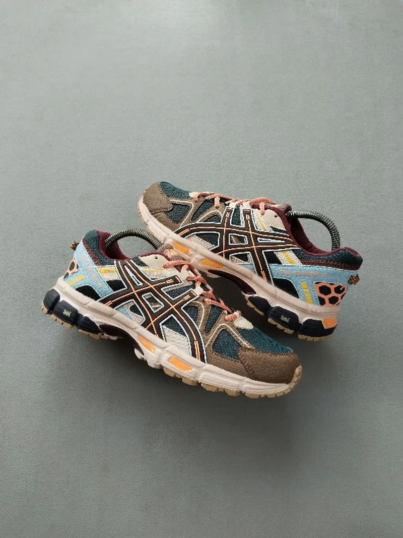 asics photo 1