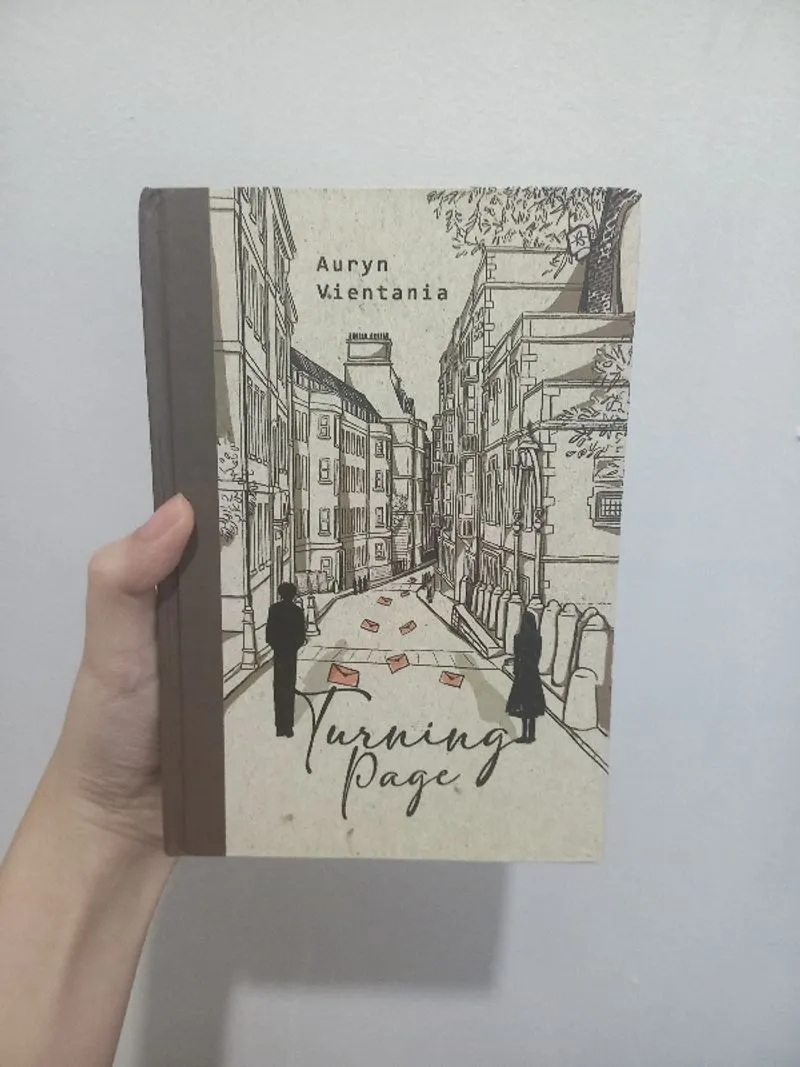 Turning Page - Auryn Vientania photo 1