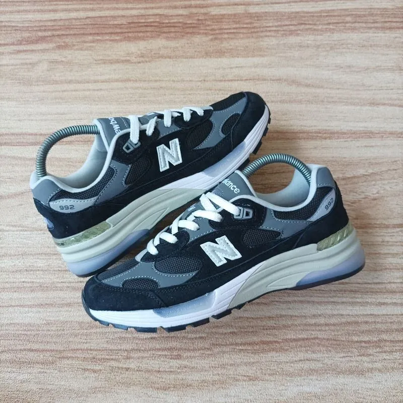 New Balance Gorpcore Casual Sneakers Wanita white black gray photo 1